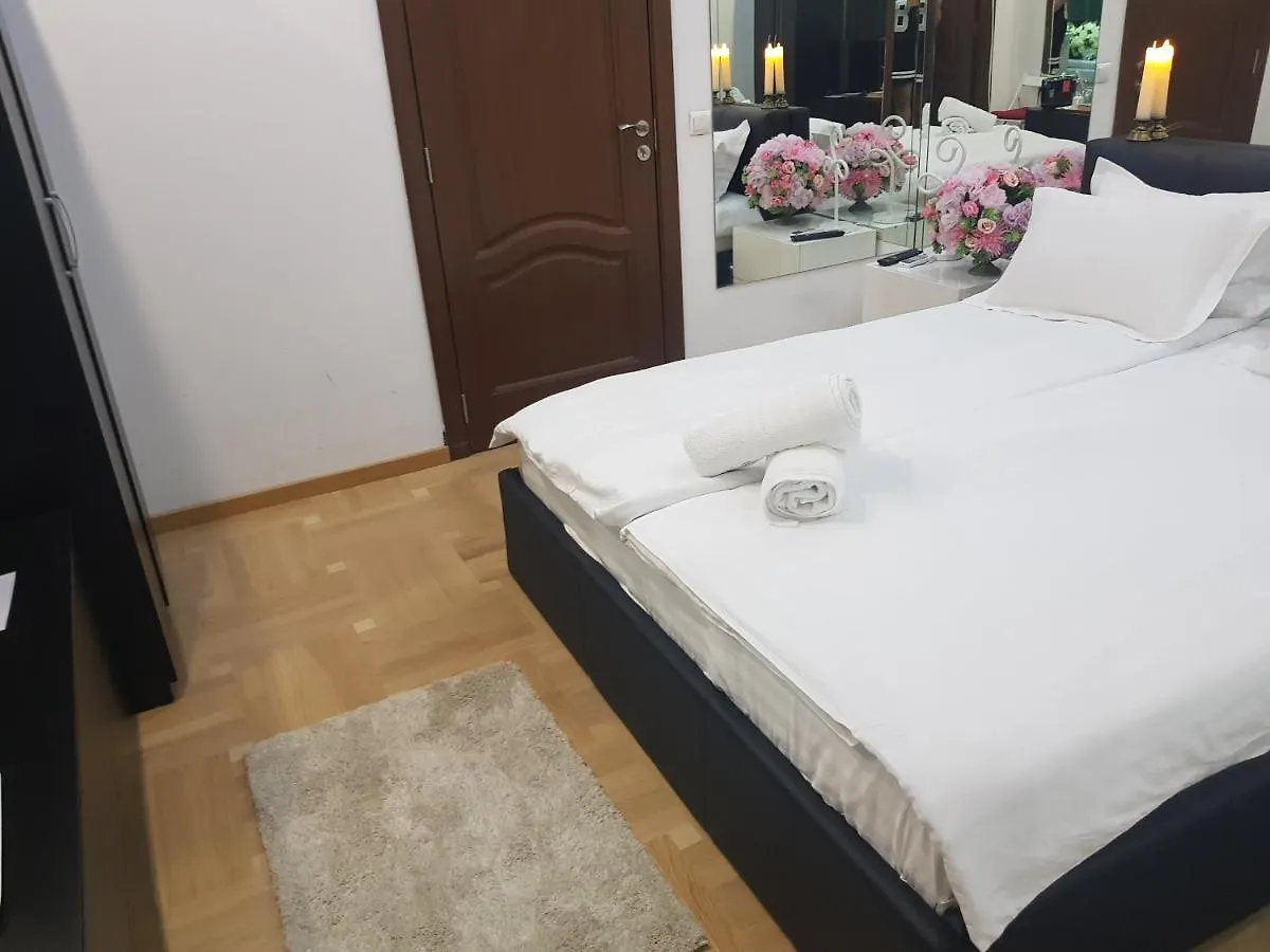 Mirrors Room Mega Mall National Arena Βουκουρέστι Διαμέρισμα