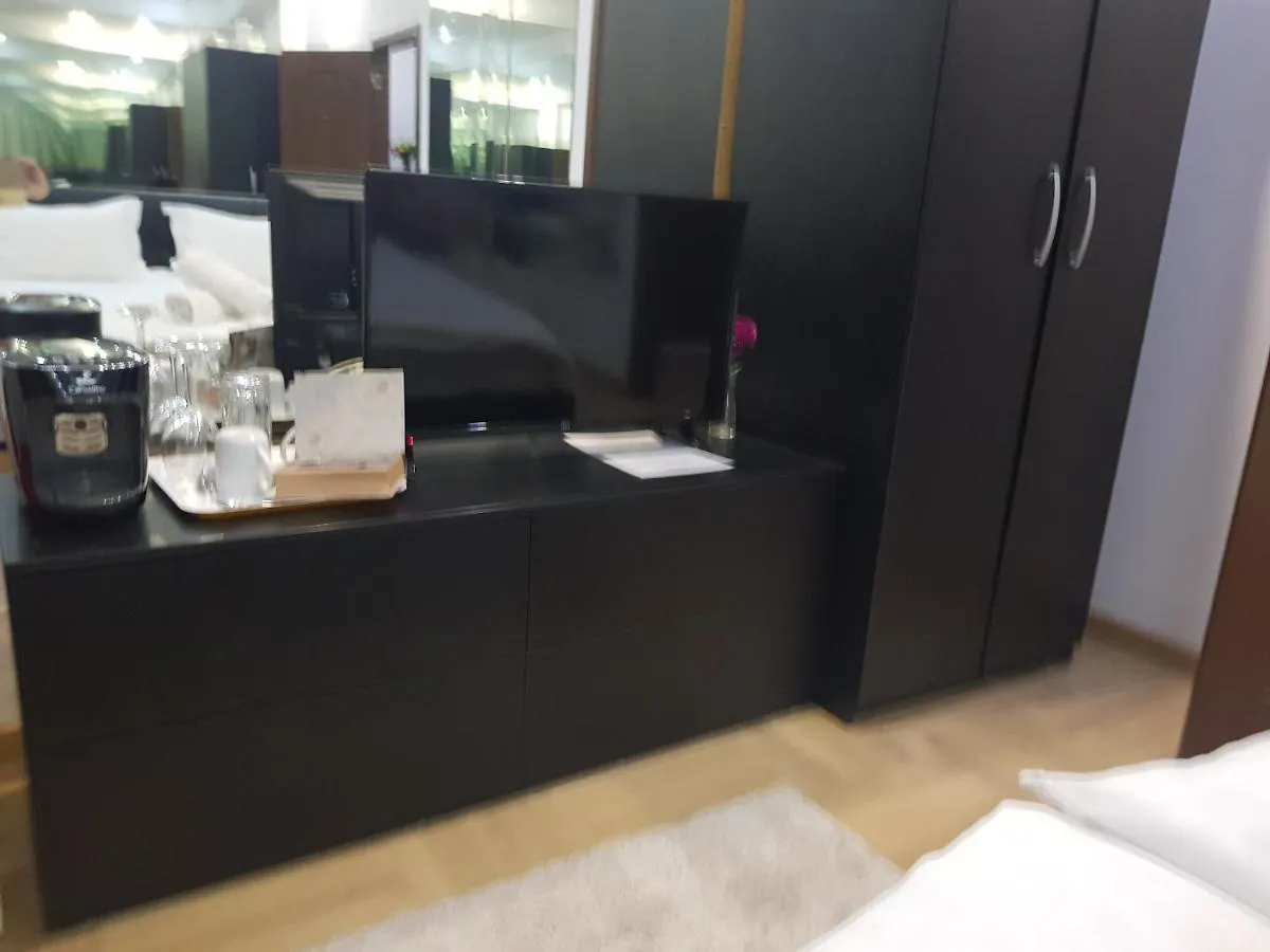 Mirrors Room Mega Mall National Arena Bucureşti România